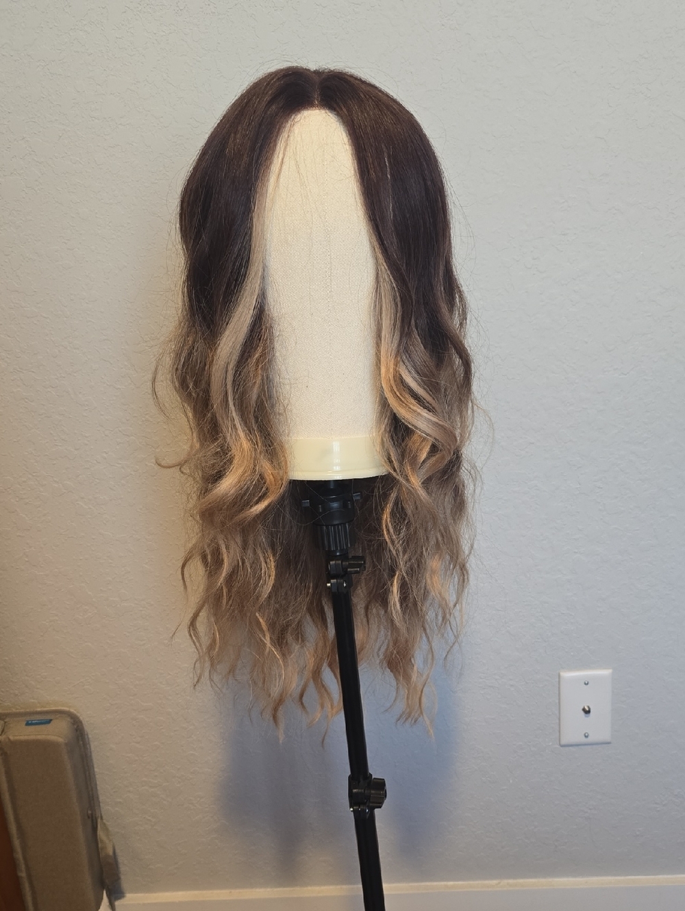Wavy Ombre Synthetic Wig - Dark Brown to Blonde